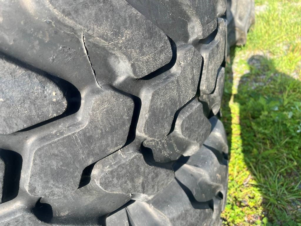 Mitas 405 70 R20 till Volvo L30 L35 - Riepa - Celtniecības tehnika: foto 3 Mitas 405 70 R20 till Volvo L30 L35 - Riepa - Celtniecības tehnika: foto 3