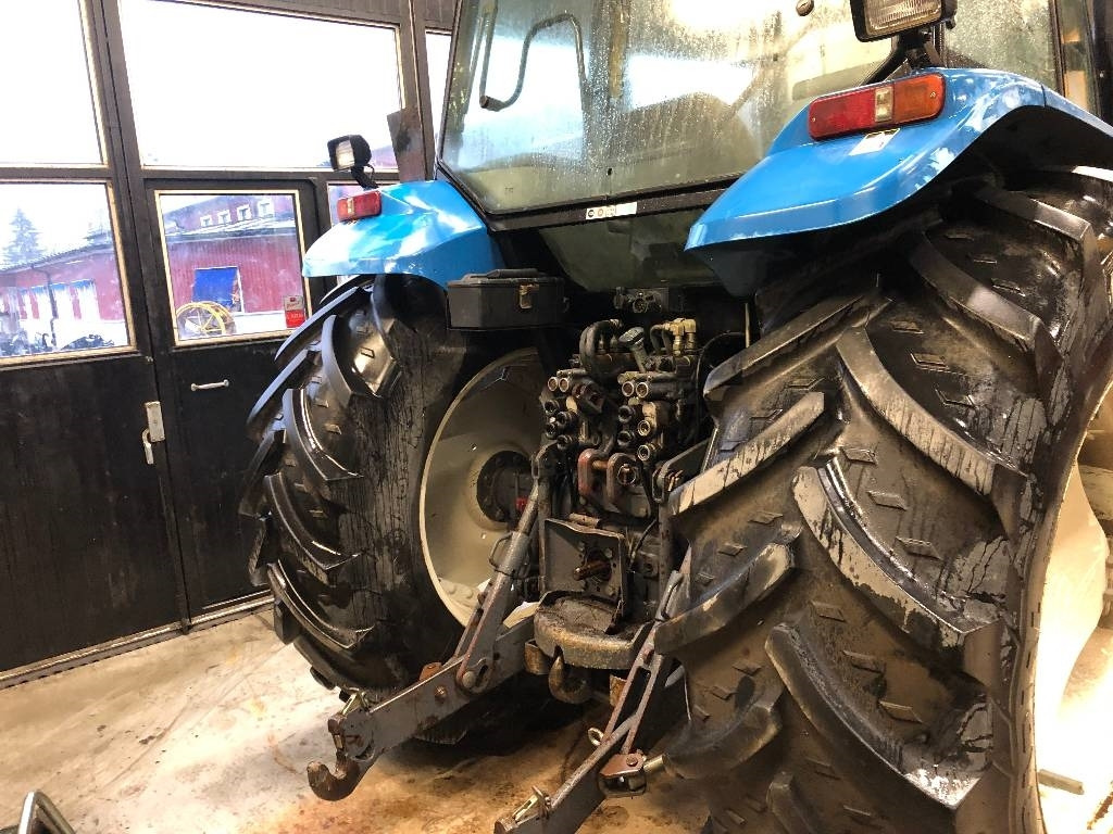 New Holland TS 110 Dismantled: only spare parts - Traktors: foto 3 New Holland TS 110 Dismantled: only spare parts - Traktors: foto 3