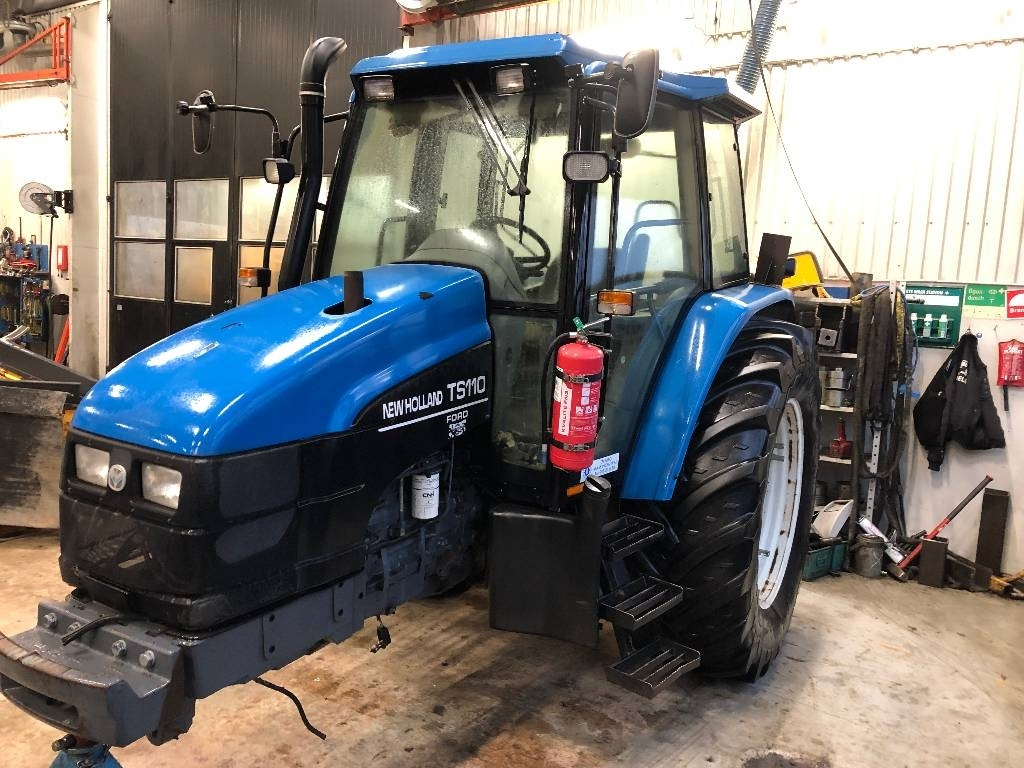 New Holland TS 110 Dismantled: only spare parts - Traktors: foto 4 New Holland TS 110 Dismantled: only spare parts - Traktors: foto 4