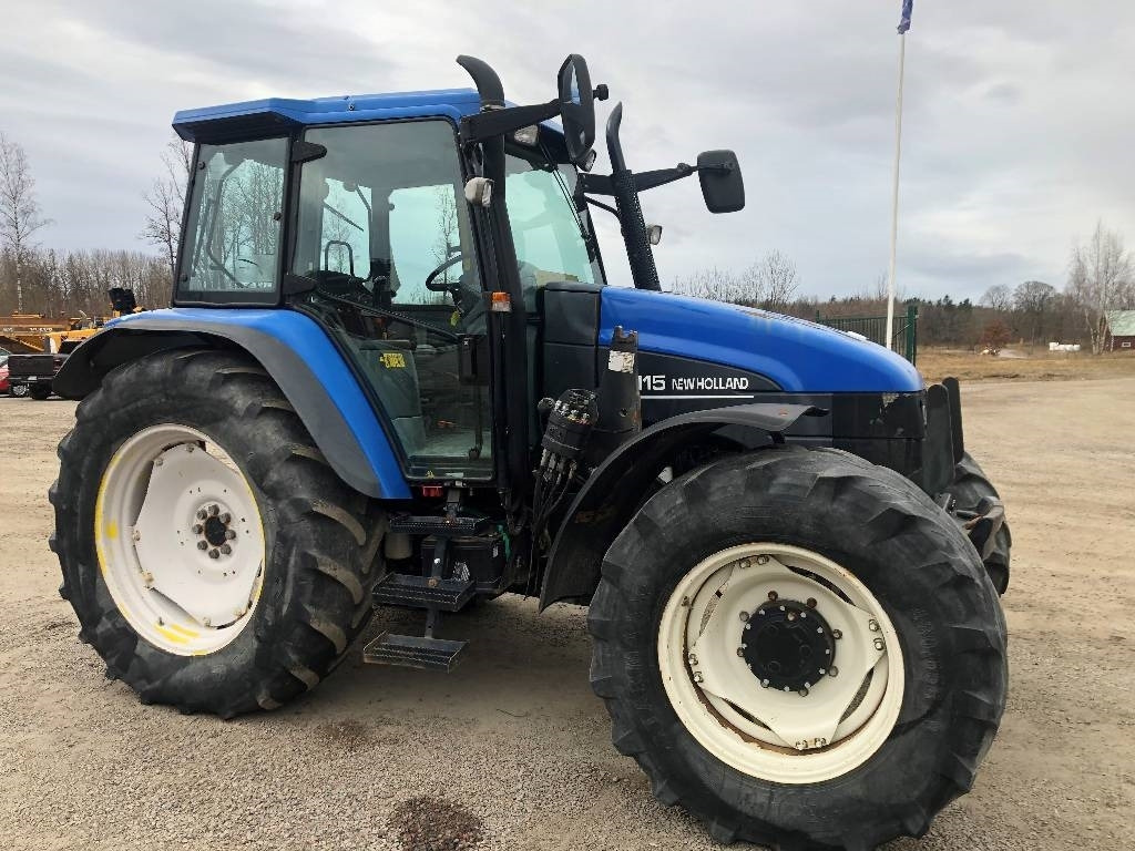New Holland TS 115 Dismantled: only spare parts - Traktors: foto 2 New Holland TS 115 Dismantled: only spare parts - Traktors: foto 2