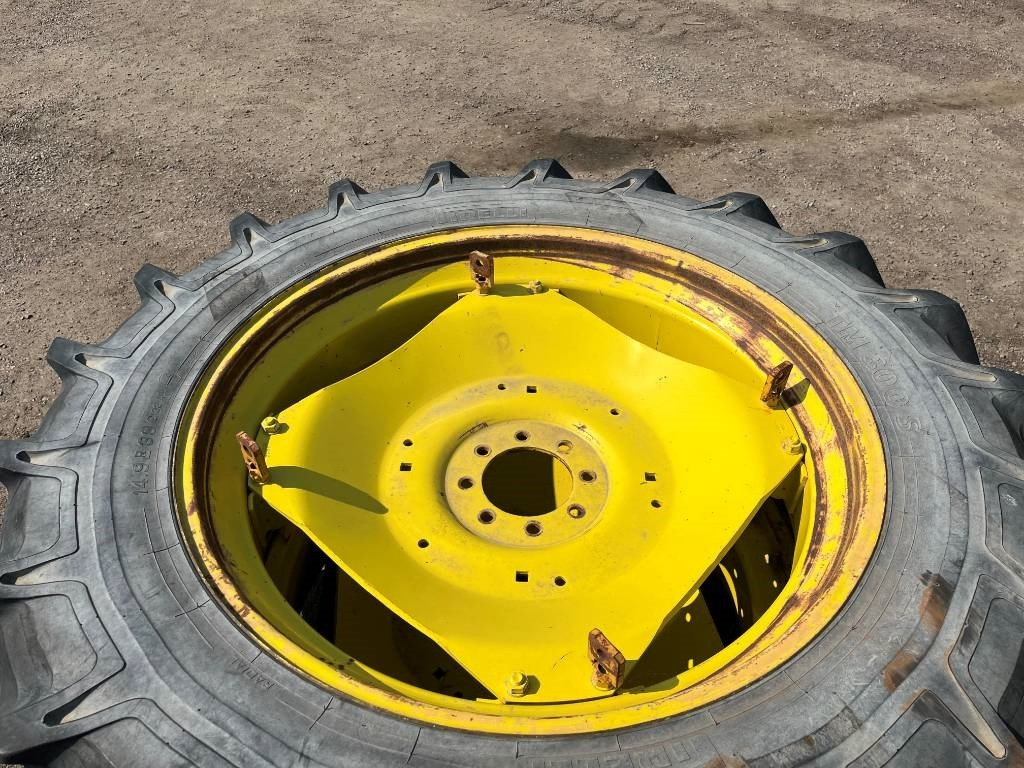 Pirelli 14,9R38 till John Deere - Riepa - Lauksaimniecības tehnika: foto 4 Pirelli 14,9R38 till John Deere - Riepa - Lauksaimniecības tehnika: foto 4