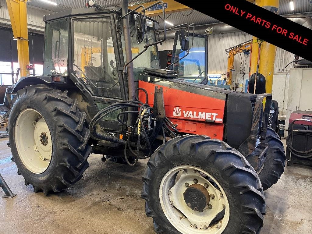 Valmet 665 Dismantled. Only spare parts - Traktors: foto 1 Valmet 665 Dismantled. Only spare parts - Traktors: foto 1