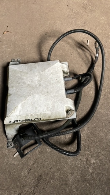 Antena gps pilot CLAAS GPS Antenne AG 262 RTK - Navigācijas sistēma - Lauksaimniecības tehnika: foto 3 Antena gps pilot CLAAS GPS Antenne AG 262 RTK - Navigācijas sistēma - Lauksaimniecības tehnika: foto 3