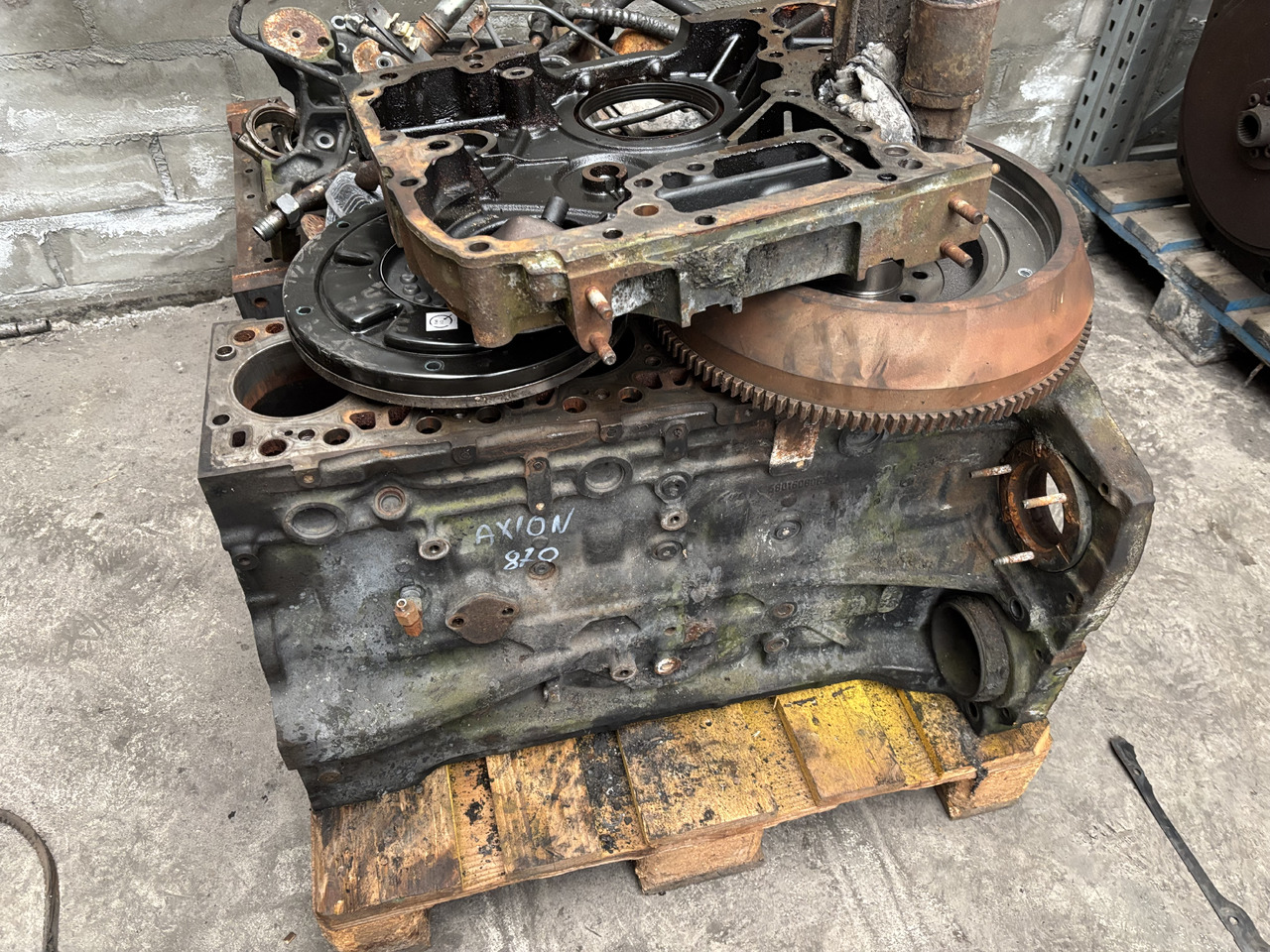 Axion 870 New Holland T7.270 T7 270 Silnik FPT 6.7 L Tłumik Drgań Koło Zamachowe Blok Pokrywa CZĘŚCI - Spararats - Lauksaimniecības tehnika: foto 1 Axion 870 New Holland T7.270 T7 270 Silnik FPT 6.7 L Tłumik Drgań Koło Zamachowe Blok Pokrywa CZĘŚCI - Spararats - Lauksaimniecības tehnika: foto 1