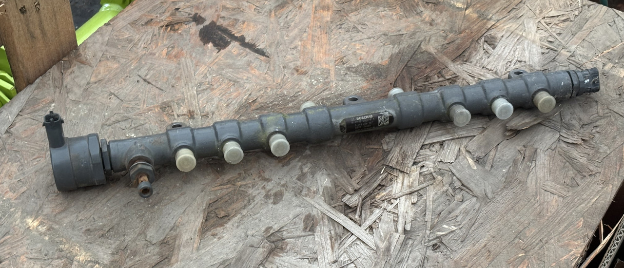 BOSCH 0445226137 Rura Rozdzielacza - Inžektors - Kravas automašīna: foto 1 BOSCH 0445226137 Rura Rozdzielacza - Inžektors - Kravas automašīna: foto 1