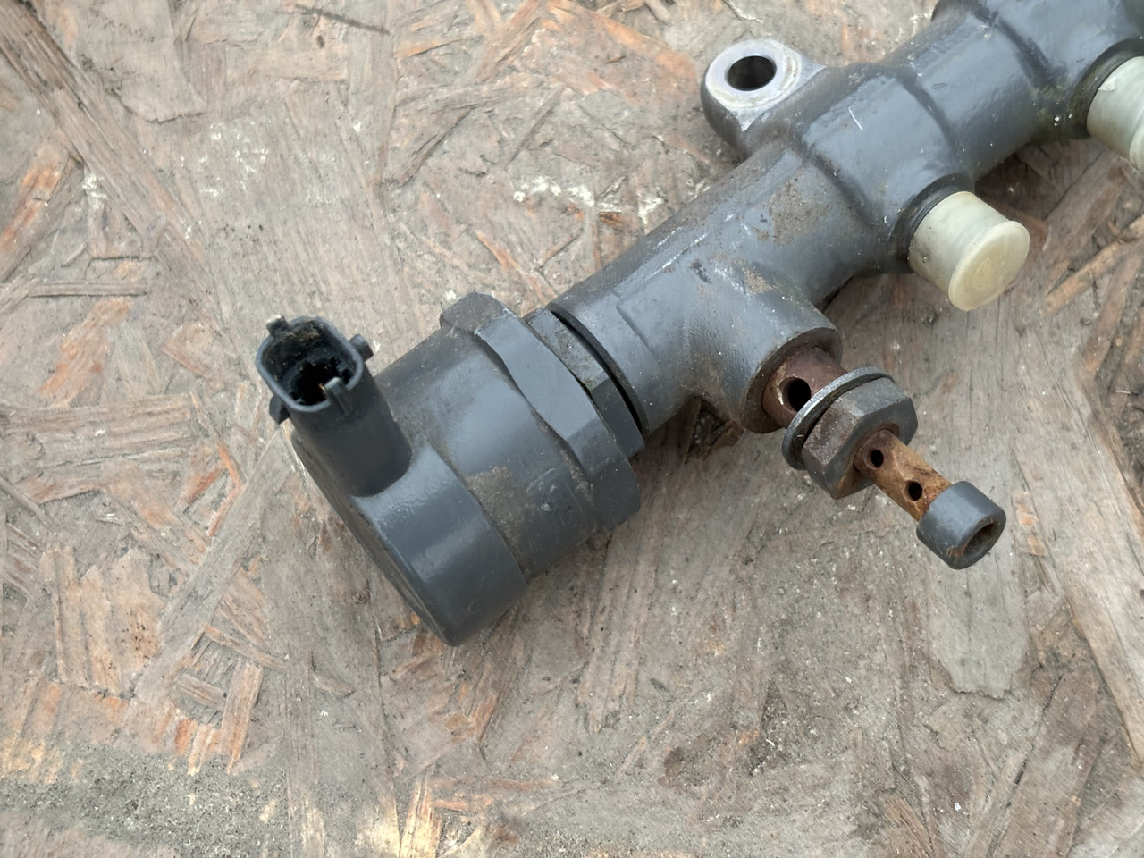 BOSCH 0445226137 Rura Rozdzielacza - Inžektors - Kravas automašīna: foto 2 BOSCH 0445226137 Rura Rozdzielacza - Inžektors - Kravas automašīna: foto 2