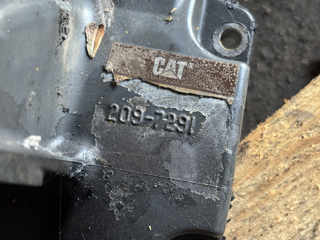 CAT Caterpillar C9 209-7291 Zespół podstawy filtra oleju 2097291 - Eļļas filtrs - Lauksaimniecības tehnika: foto 2 CAT Caterpillar C9 209-7291 Zespół podstawy filtra oleju 2097291 - Eļļas filtrs - Lauksaimniecības tehnika: foto 2