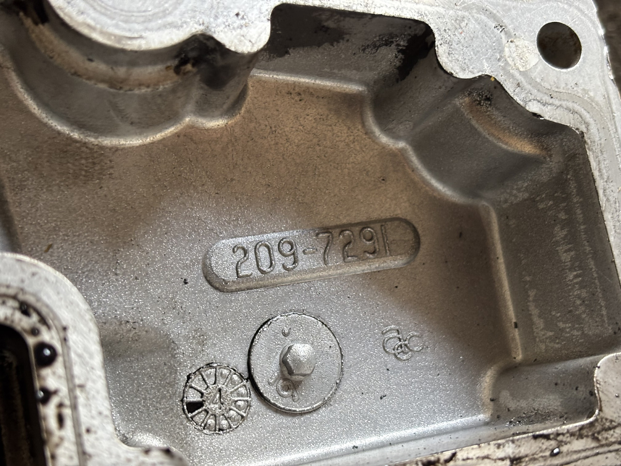 CAT Caterpillar C9 209-7291 Zespół podstawy filtra oleju 2097291 - Eļļas filtrs - Lauksaimniecības tehnika: foto 4 CAT Caterpillar C9 209-7291 Zespół podstawy filtra oleju 2097291 - Eļļas filtrs - Lauksaimniecības tehnika: foto 4