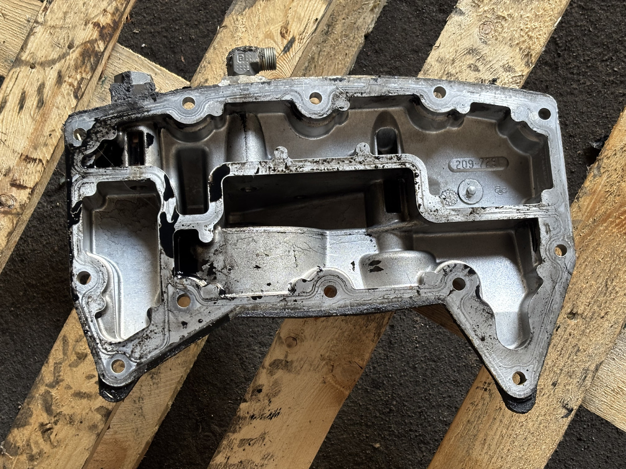 CAT Caterpillar C9 209-7291 Zespół podstawy filtra oleju 2097291 - Eļļas filtrs - Lauksaimniecības tehnika: foto 3 CAT Caterpillar C9 209-7291 Zespół podstawy filtra oleju 2097291 - Eļļas filtrs - Lauksaimniecības tehnika: foto 3