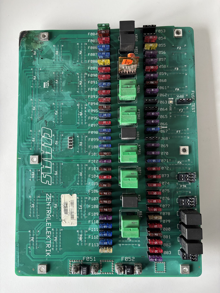 CLAAS 0000173011 Centrala Elektryczna Zentralelektrik - Elektroniskais vadības bloks (ECU) - Lauksaimniecības tehnika: foto 1 CLAAS 0000173011 Centrala Elektryczna Zentralelektrik - Elektroniskais vadības bloks (ECU) - Lauksaimniecības tehnika: foto 1
