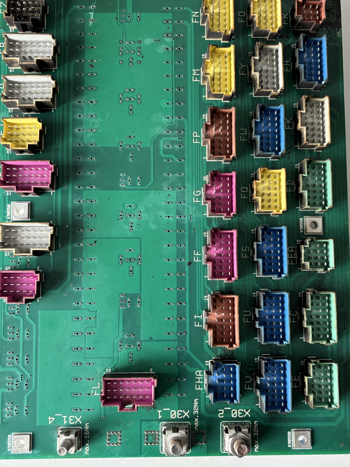 CLAAS 0000173011 Centrala Elektryczna Zentralelektrik - Elektroniskais vadības bloks (ECU) - Lauksaimniecības tehnika: foto 4 CLAAS 0000173011 Centrala Elektryczna Zentralelektrik - Elektroniskais vadības bloks (ECU) - Lauksaimniecības tehnika: foto 4