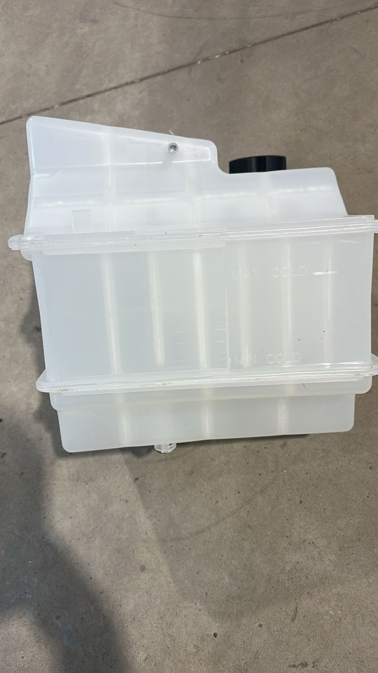 John Deere 7R 7210R 7270R 7230R 7250R 7310R Zbiornik chłodnicy Zbiornik Płynu RE579843 NOWY - Citas iekārtas: foto 3 John Deere 7R 7210R 7270R 7230R 7250R 7310R Zbiornik chłodnicy Zbiornik Płynu RE579843 NOWY - Citas iekārtas: foto 3