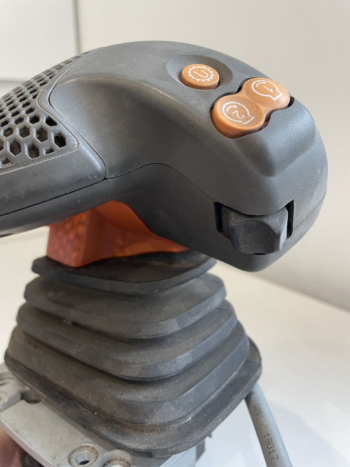 Claas Arion - joystick sterowanie 0011467450 - Kabīne un interjers - Lauksaimniecības tehnika: foto 4 Claas Arion - joystick sterowanie 0011467450 - Kabīne un interjers - Lauksaimniecības tehnika: foto 4