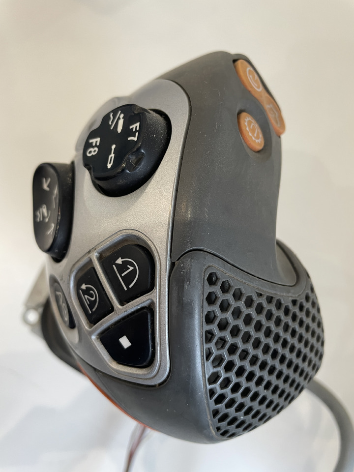 Claas Arion - joystick sterowanie 0011467450 - Kabīne un interjers - Lauksaimniecības tehnika: foto 2 Claas Arion - joystick sterowanie 0011467450 - Kabīne un interjers - Lauksaimniecības tehnika: foto 2