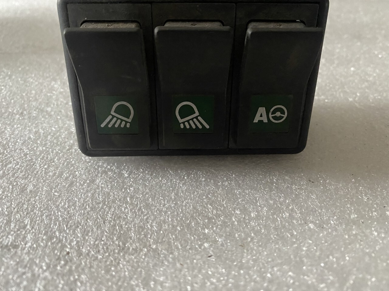 Claas Guziki | Światła Długie | Auto | Panel | Oświetlenie - Kabīne un interjers - Lauksaimniecības tehnika: foto 1 Claas Guziki | Światła Długie | Auto | Panel | Oświetlenie - Kabīne un interjers - Lauksaimniecības tehnika: foto 1