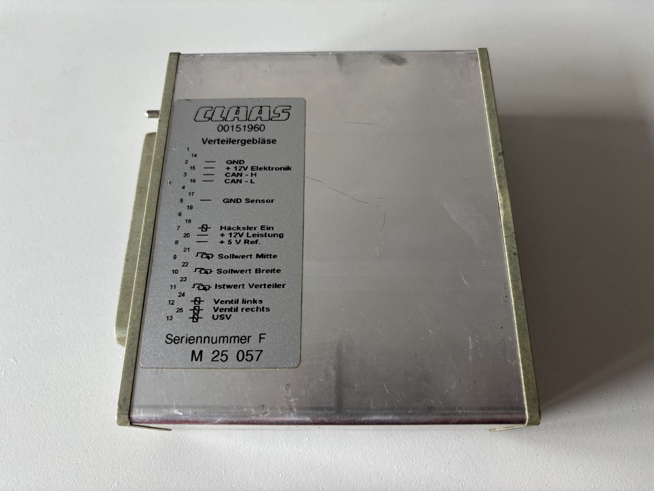 Claas LEXION 580 Moduł Serownik 00 0015 196 0 00151960 - Elektroniskais vadības bloks (ECU) - Labības kombains: foto 1 Claas LEXION 580 Moduł Serownik 00 0015 196 0 00151960 - Elektroniskais vadības bloks (ECU) - Labības kombains: foto 1