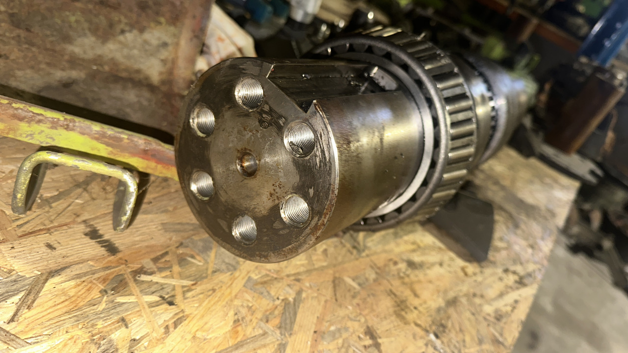 Claas LEXION 600 terra track Grimme Wał półoś napędową - Pusass - Lauksaimniecības tehnika: foto 2 Claas LEXION 600 terra track Grimme Wał półoś napędową - Pusass - Lauksaimniecības tehnika: foto 2