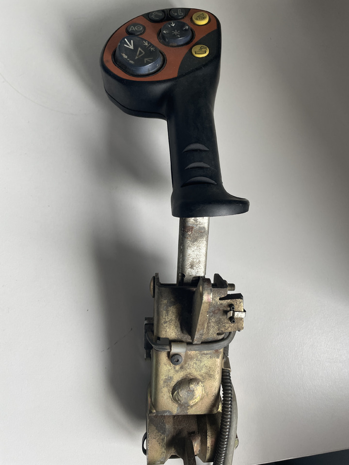 Claas Lexion 600 700 - joystick - Kabīne un interjers - Lauksaimniecības tehnika: foto 2 Claas Lexion 600 700 - joystick - Kabīne un interjers - Lauksaimniecības tehnika: foto 2