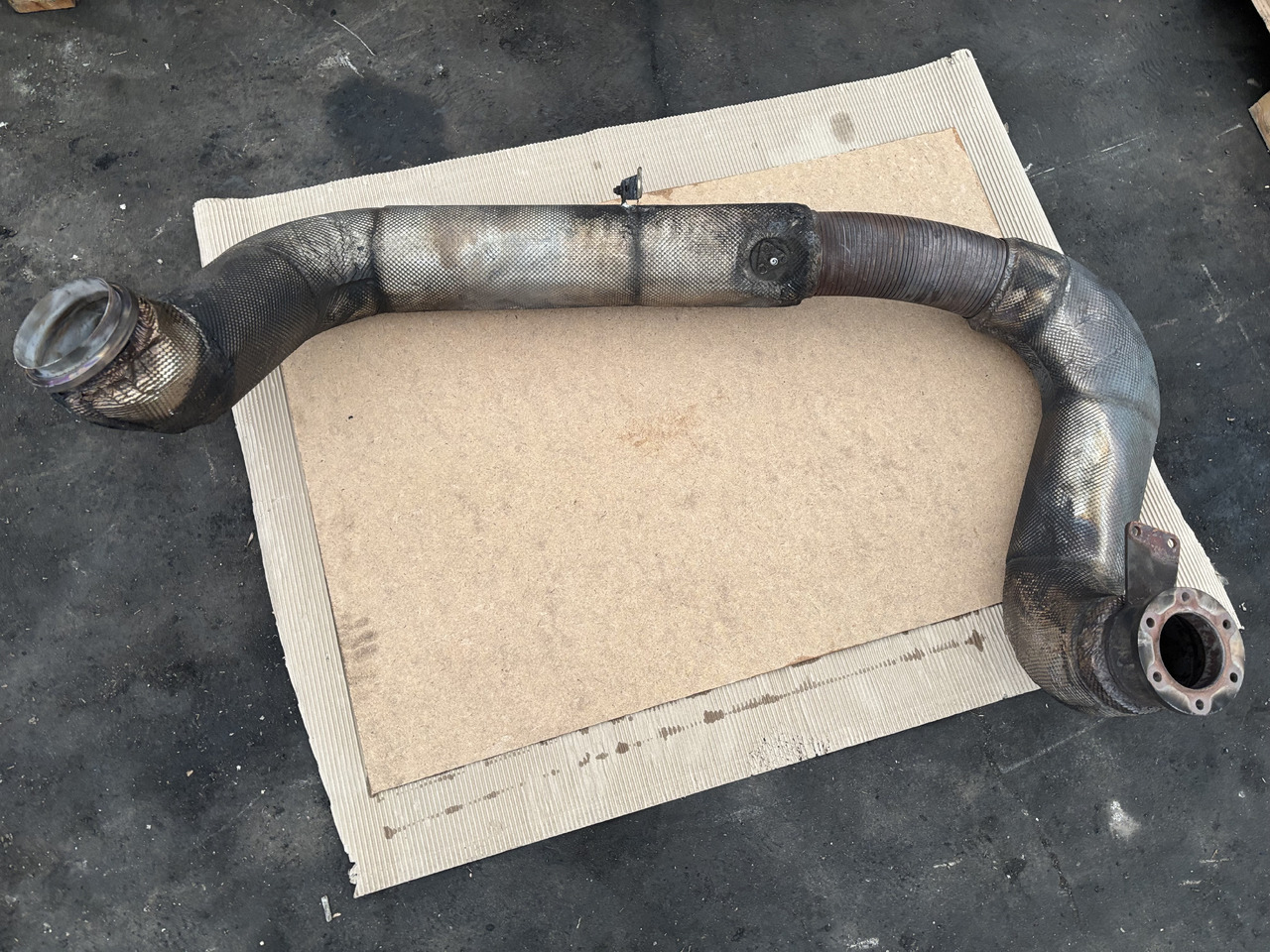 Claas Lexion 780 Rura Wydechowa Wydech EXHAUST PIPE ISO 0007804091 00 07819781 - Izpūtējs - Labības kombains: foto 1 Claas Lexion 780 Rura Wydechowa Wydech EXHAUST PIPE ISO 0007804091 00 07819781 - Izpūtējs - Labības kombains: foto 1