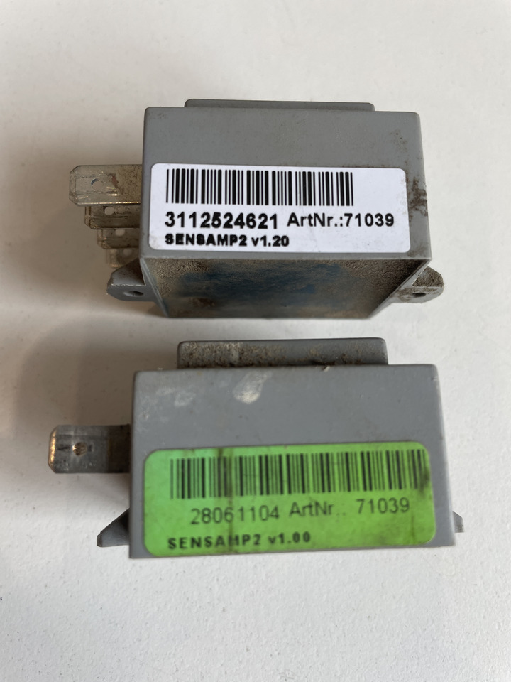 Claas Scorpion 7040 - moduł sterownik Sensamp2 V1.00 71039 0013024710 - Elektroniskais vadības bloks (ECU) - Iekraušanas tehnika: foto 1 Claas Scorpion 7040 - moduł sterownik Sensamp2 V1.00 71039 0013024710 - Elektroniskais vadības bloks (ECU) - Iekraušanas tehnika: foto 1