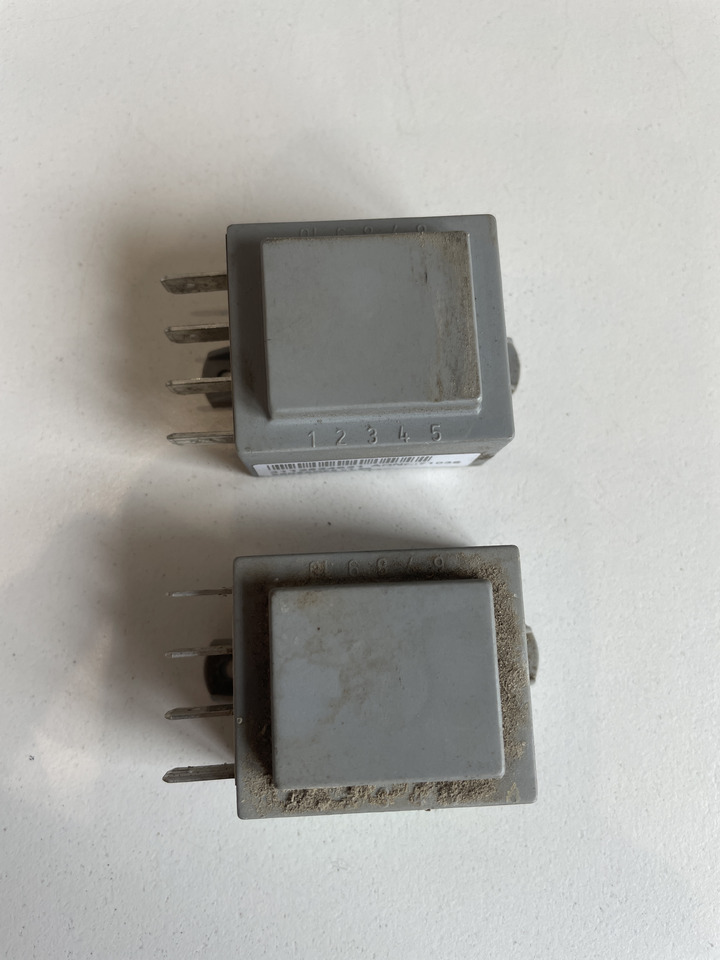 Claas Scorpion 7040 - moduł sterownik Sensamp2 V1.00 71039 0013024710 - Elektroniskais vadības bloks (ECU) - Iekraušanas tehnika: foto 3 Claas Scorpion 7040 - moduł sterownik Sensamp2 V1.00 71039 0013024710 - Elektroniskais vadības bloks (ECU) - Iekraušanas tehnika: foto 3