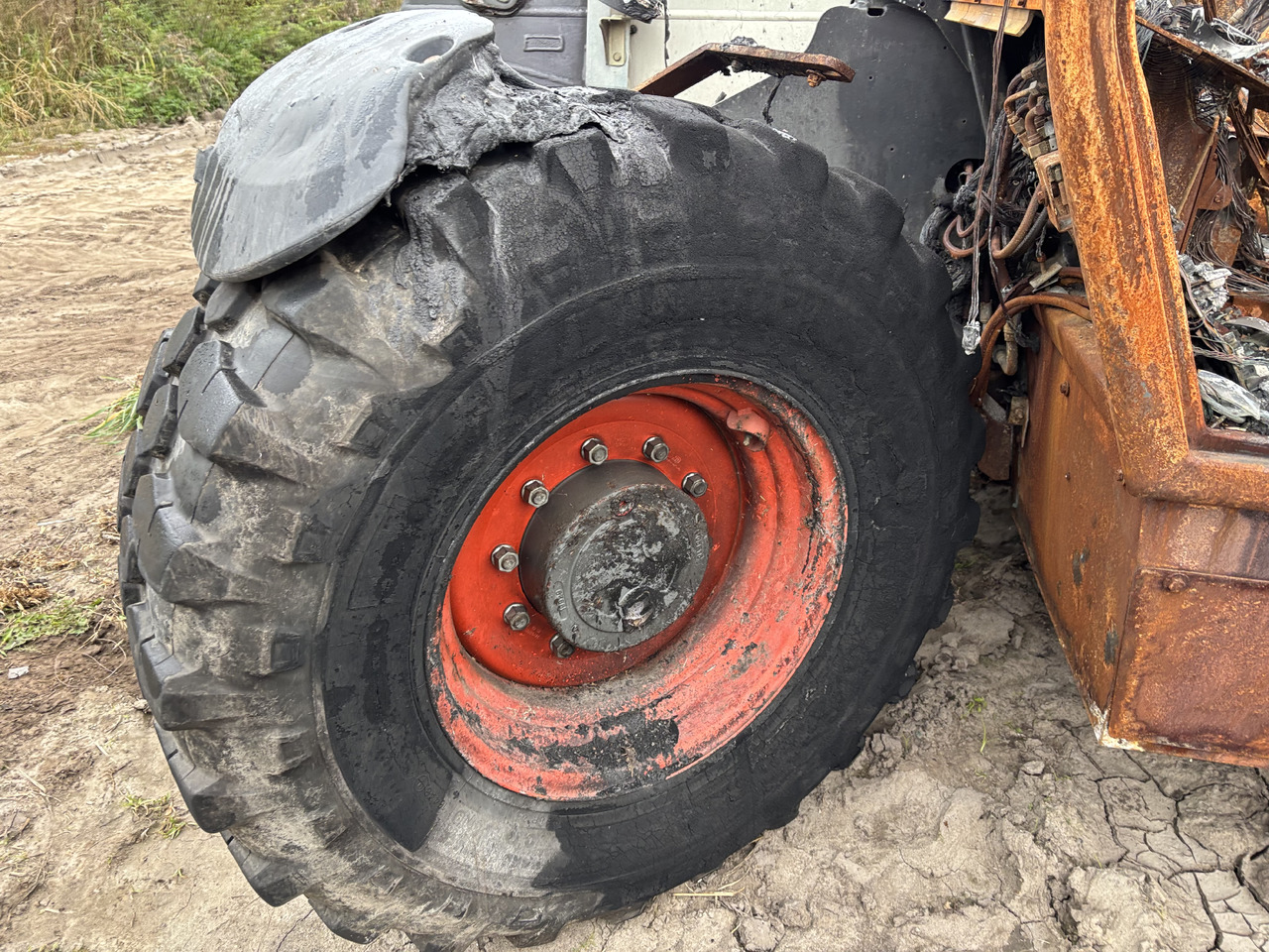 Claas Scorpion 7050 Felga 24XDW16L 24 X DW 16 L 10 szpilek - Riteņa disks - Lauksaimniecības tehnika: foto 1 Claas Scorpion 7050 Felga 24XDW16L 24 X DW 16 L 10 szpilek - Riteņa disks - Lauksaimniecības tehnika: foto 1