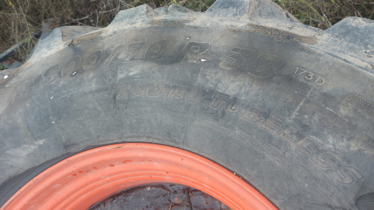 Claas Xerion - koła felgi opony 800/70R38 800/70/38 - Riteņa disks - Lauksaimniecības tehnika: foto 2 Claas Xerion - koła felgi opony 800/70R38 800/70/38 - Riteņa disks - Lauksaimniecības tehnika: foto 2