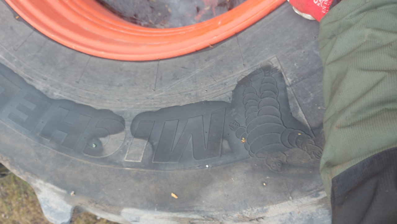 Claas Xerion - koła felgi opony 800/70R38 800/70/38 - Riteņa disks - Lauksaimniecības tehnika: foto 5 Claas Xerion - koła felgi opony 800/70R38 800/70/38 - Riteņa disks - Lauksaimniecības tehnika: foto 5