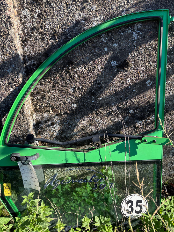 DEUTZ-FAHR Agrovector 30.7 Drzwi Lewe - Durvis un rezerves daļas - Lauksaimniecības tehnika: foto 1 DEUTZ-FAHR Agrovector 30.7 Drzwi Lewe - Durvis un rezerves daļas - Lauksaimniecības tehnika: foto 1