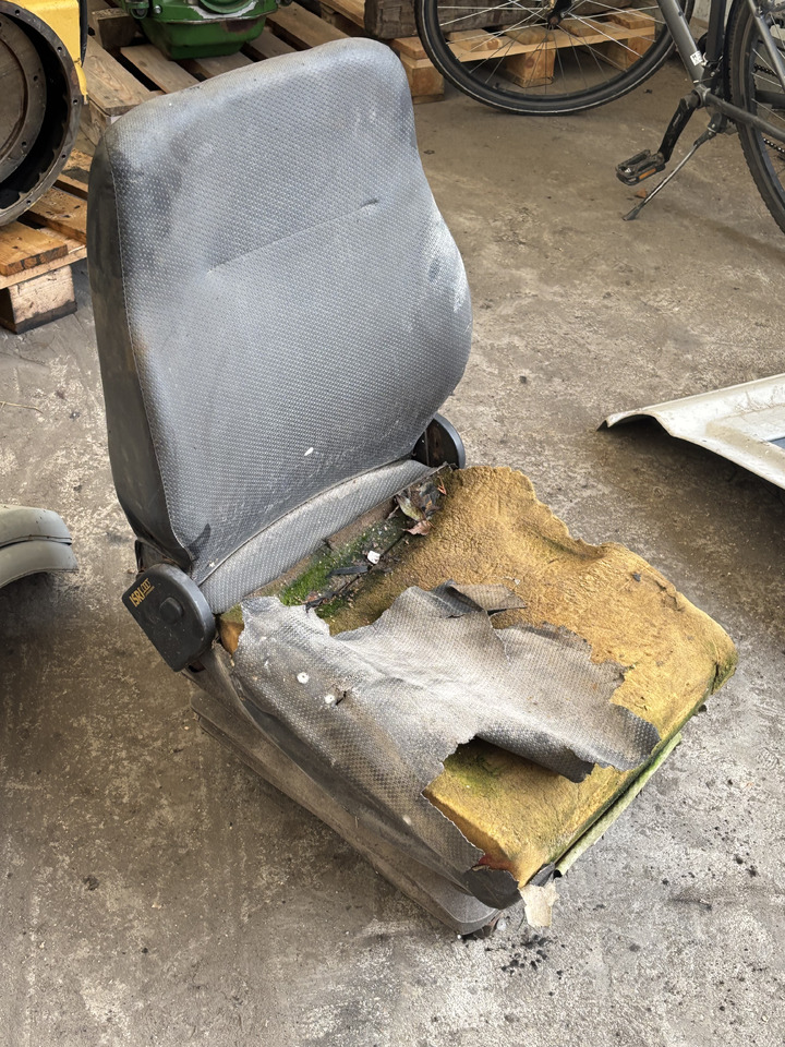 Dieci 185 - Ładowarka Teleskopowa - Fotel Kierowcy Siedzenie - Sēdeklis - Teleskopiskais iekrāvējs: foto 1 Dieci 185 - Ładowarka Teleskopowa - Fotel Kierowcy Siedzenie - Sēdeklis - Teleskopiskais iekrāvējs: foto 1