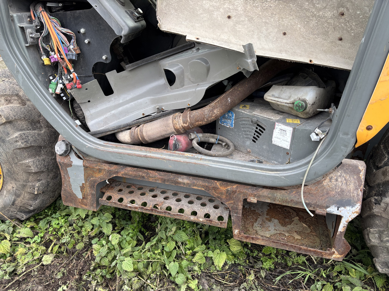 Dieci 185 - Ładowarka Teleskopowa - Kokpit Elementy Wnętrza Plastikowe Przyciski Wiązka - Kabīne un interjers - Teleskopiskais iekrāvējs: foto 1 Dieci 185 - Ładowarka Teleskopowa - Kokpit Elementy Wnętrza Plastikowe Przyciski Wiązka - Kabīne un interjers - Teleskopiskais iekrāvējs: foto 1