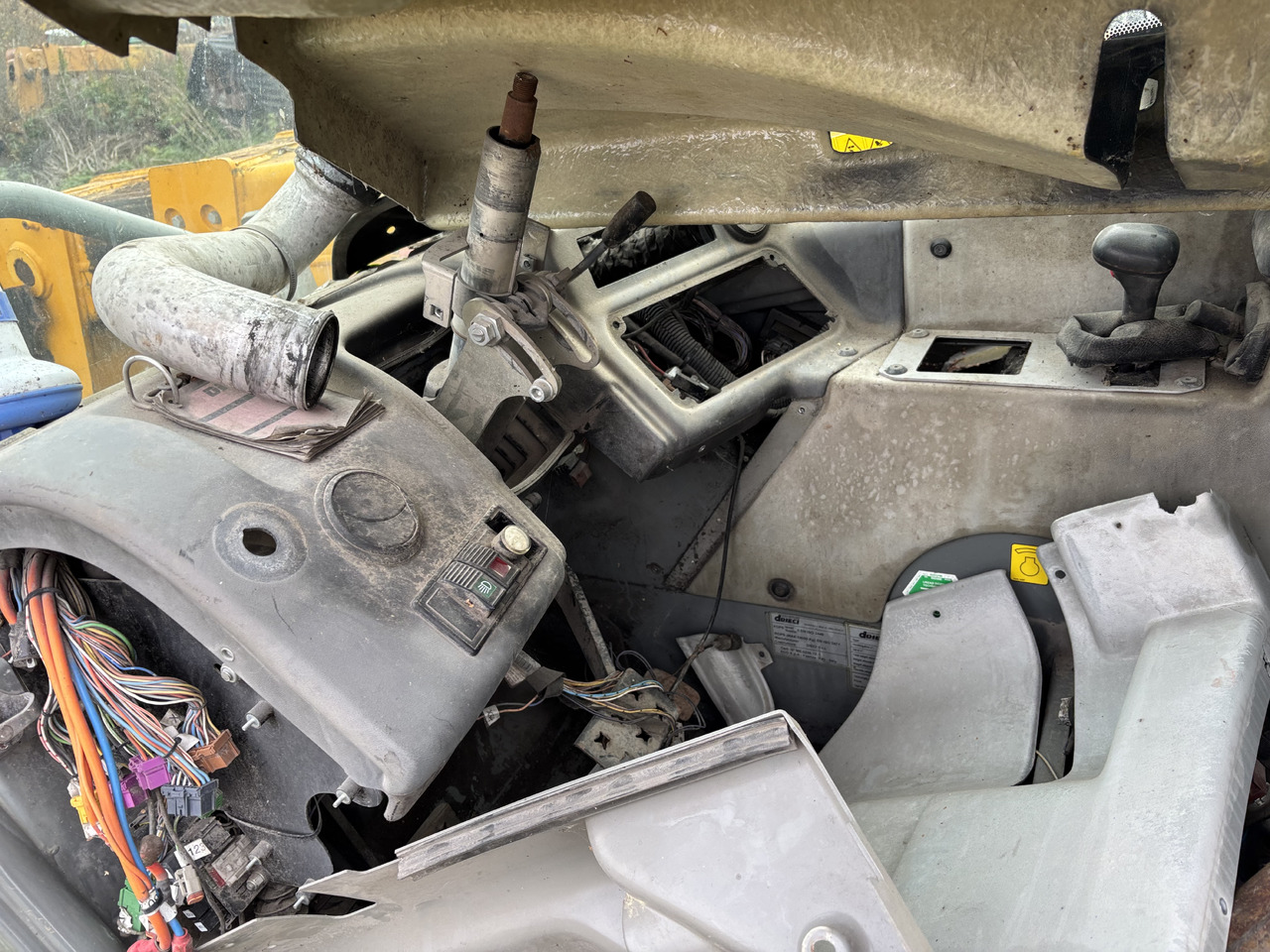 Dieci 185 - Ładowarka Teleskopowa - Kokpit Elementy Wnętrza Plastikowe Przyciski Wiązka - Kabīne un interjers - Teleskopiskais iekrāvējs: foto 2 Dieci 185 - Ładowarka Teleskopowa - Kokpit Elementy Wnętrza Plastikowe Przyciski Wiązka - Kabīne un interjers - Teleskopiskais iekrāvējs: foto 2