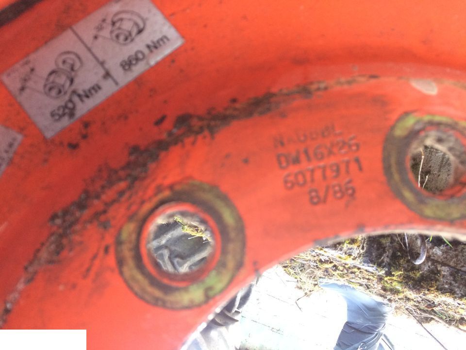 FELGA DW 16x26 , OPONA firestone 23.1 - 26 , Claas Dominator - Ritenis - Lauksaimniecības tehnika: foto 4 FELGA DW 16x26 , OPONA firestone 23.1 - 26 , Claas Dominator - Ritenis - Lauksaimniecības tehnika: foto 4