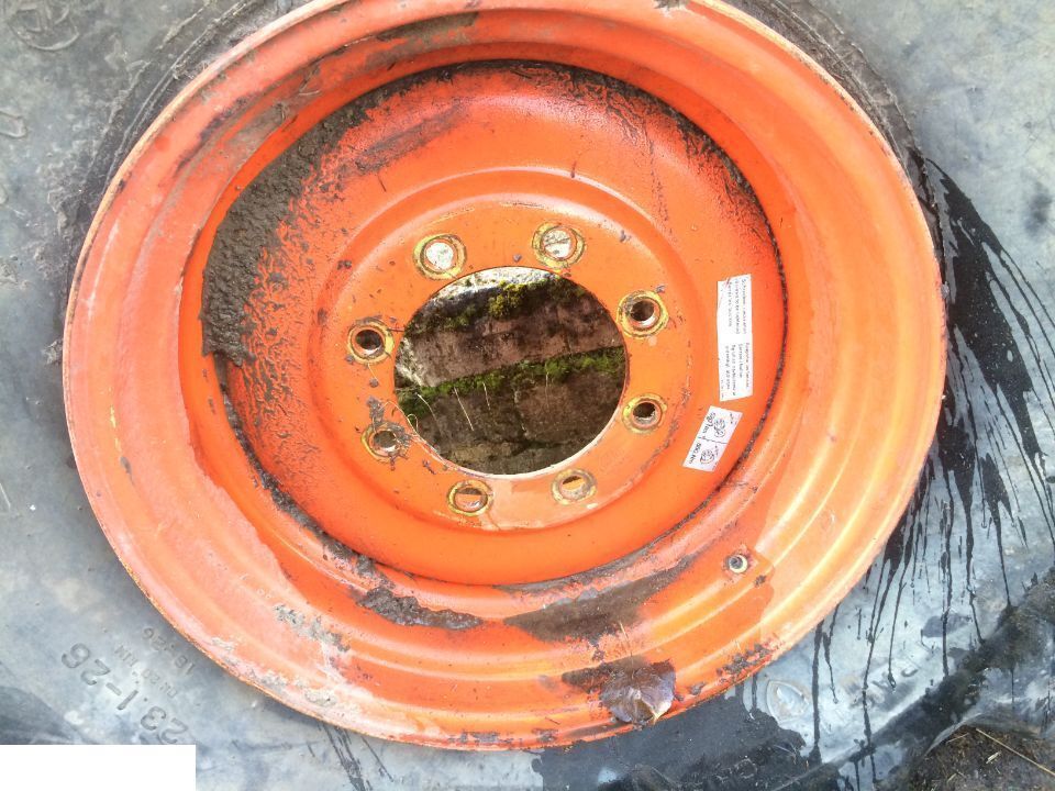 FELGA DW 16x26 , OPONA firestone 23.1 - 26 , Claas Dominator - Ritenis - Lauksaimniecības tehnika: foto 1 FELGA DW 16x26 , OPONA firestone 23.1 - 26 , Claas Dominator - Ritenis - Lauksaimniecības tehnika: foto 1