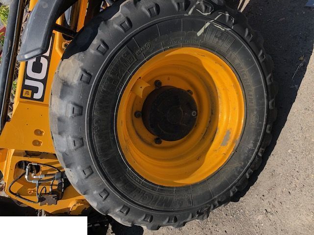 Felgi Jcb 16x24 - Riteņa disks - Iekraušanas tehnika: foto 1 Felgi Jcb 16x24 - Riteņa disks - Iekraušanas tehnika: foto 1
