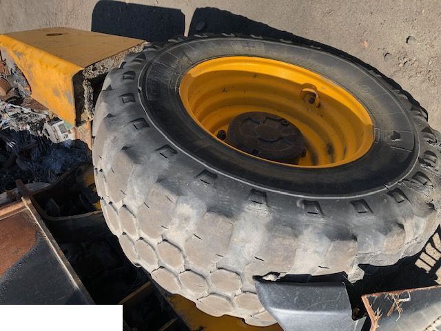 Felgi Jcb 16x24 - Riteņa disks - Iekraušanas tehnika: foto 3 Felgi Jcb 16x24 - Riteņa disks - Iekraušanas tehnika: foto 3