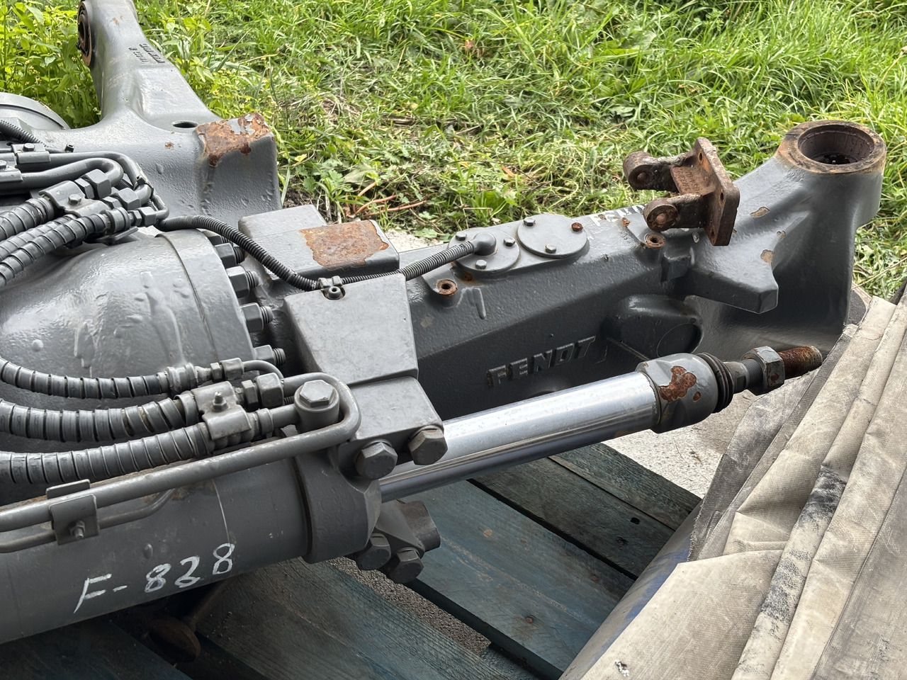 Fendt 828 Obudowa Osi Łuk Osi 755/137 F835300020180 F835300020160 E835300020012 - Aizmugurējā ass - Lauksaimniecības tehnika: foto 2 Fendt 828 Obudowa Osi Łuk Osi 755/137 F835300020180 F835300020160 E835300020012 - Aizmugurējā ass - Lauksaimniecības tehnika: foto 2