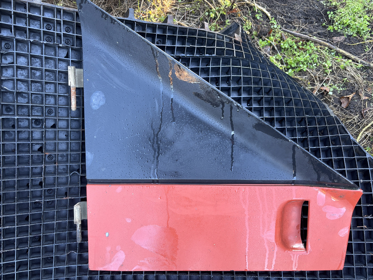 Fiat Agri New Holland G210 G230 G240 - boczek maski - Motora pārsegs - Lauksaimniecības tehnika: foto 1 Fiat Agri New Holland G210 G230 G240 - boczek maski - Motora pārsegs - Lauksaimniecības tehnika: foto 1