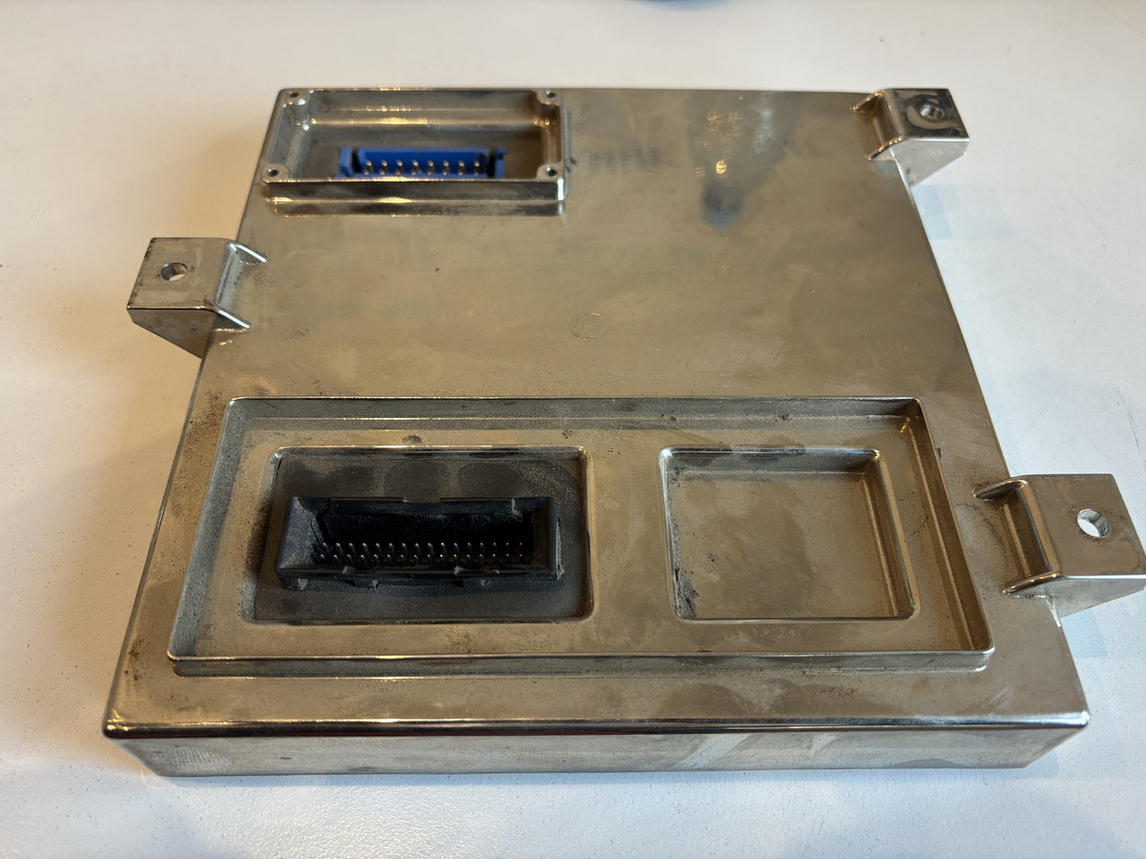 Fiat New Holland G170 G190 G210 G240 - sterownik silnika ECU 86512103 86013117 86025963 - Elektroniskais vadības bloks (ECU) - Lauksaimniecības tehnika: foto 4 Fiat New Holland G170 G190 G210 G240 - sterownik silnika ECU 86512103 86013117 86025963 - Elektroniskais vadības bloks (ECU) - Lauksaimniecības tehnika: foto 4