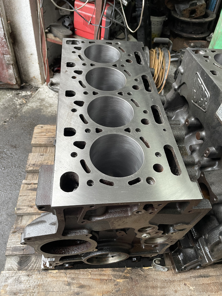 JCB 444 Dieselmax 97kW 4.4L - blok silnika po pełnej regeneracji 320/A1612 - Cilindru bloks - Lauksaimniecības tehnika: foto 1 JCB 444 Dieselmax 97kW 4.4L - blok silnika po pełnej regeneracji 320/A1612 - Cilindru bloks - Lauksaimniecības tehnika: foto 1