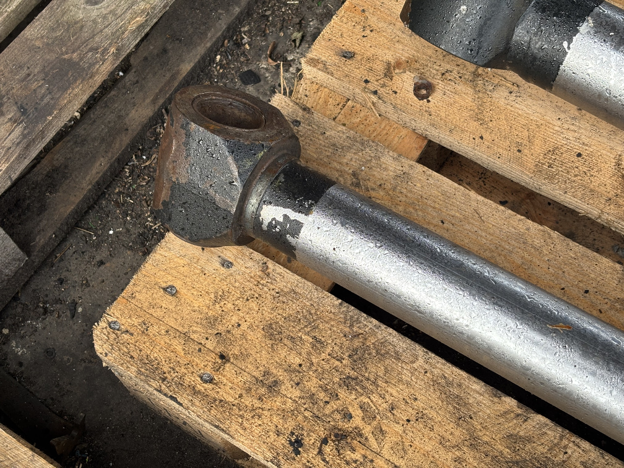 JCB 527-58 52758 527 58 Siłownik Wychyłu Łyżki - Hidrauliskais cilindrs - Teleskopiskais iekrāvējs: foto 4 JCB 527-58 52758 527 58 Siłownik Wychyłu Łyżki - Hidrauliskais cilindrs - Teleskopiskais iekrāvējs: foto 4