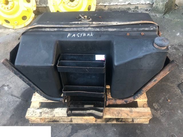 Jcb Fastrack - Zbiornik Paliwa - Degvielas tvertne - Lauksaimniecības tehnika: foto 1 Jcb Fastrack - Zbiornik Paliwa - Degvielas tvertne - Lauksaimniecības tehnika: foto 1