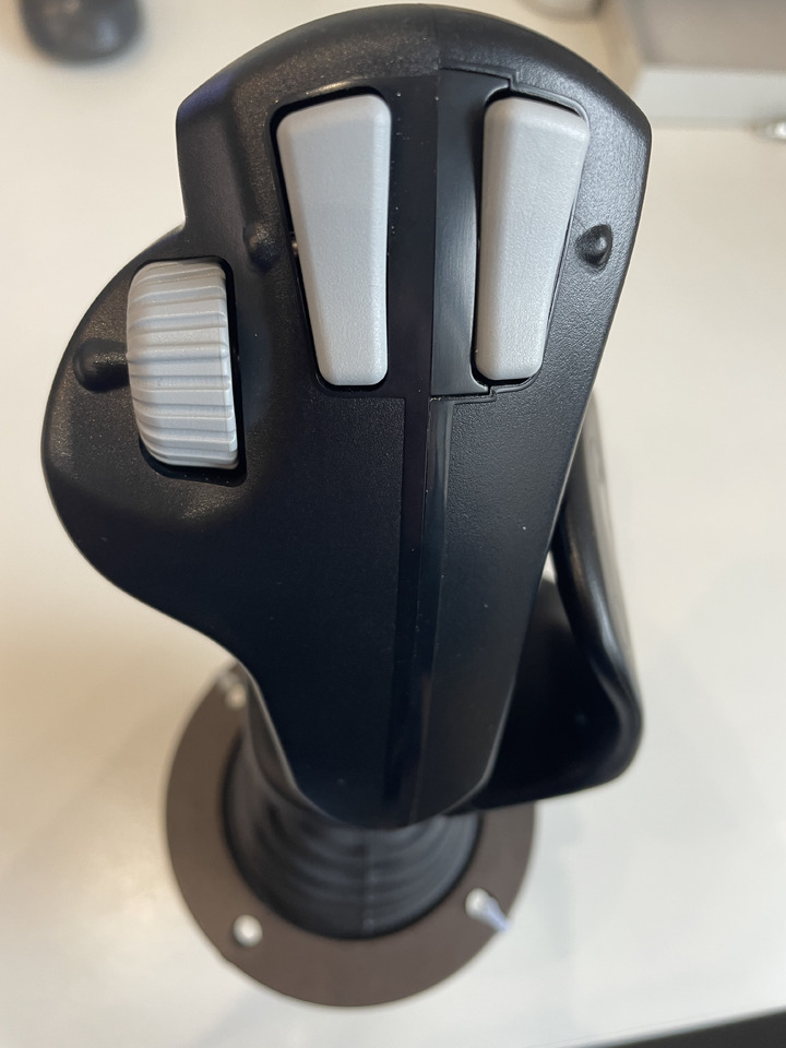 John Deere 3220 3420 ładowarka - joystick AZ72231 - Kabīne un interjers - Teleskopiskais iekrāvējs: foto 2 John Deere 3220 3420 ładowarka - joystick AZ72231 - Kabīne un interjers - Teleskopiskais iekrāvējs: foto 2