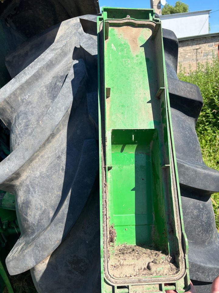 John Deere 6010 6200 6400 6510 Pokrywa obudowy filtra powietrza kabinowego AL153003 - Salona filtrs - Lauksaimniecības tehnika: foto 2 John Deere 6010 6200 6400 6510 Pokrywa obudowy filtra powietrza kabinowego AL153003 - Salona filtrs - Lauksaimniecības tehnika: foto 2