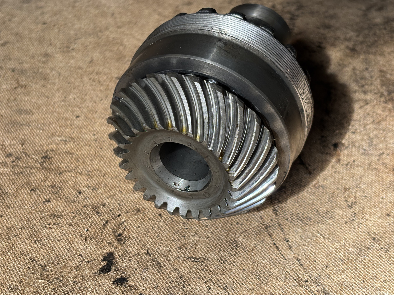 John Deere 6100 6200 L155245 Przekładnia Zębata Łożysko Tuleja L150309 L155245 AL82960 L77774 - Pārnesumkārba un rezerves daļas - Lauksaimniecības tehnika: foto 3 John Deere 6100 6200 L155245 Przekładnia Zębata Łożysko Tuleja L150309 L155245 AL82960 L77774 - Pārnesumkārba un rezerves daļas - Lauksaimniecības tehnika: foto 3