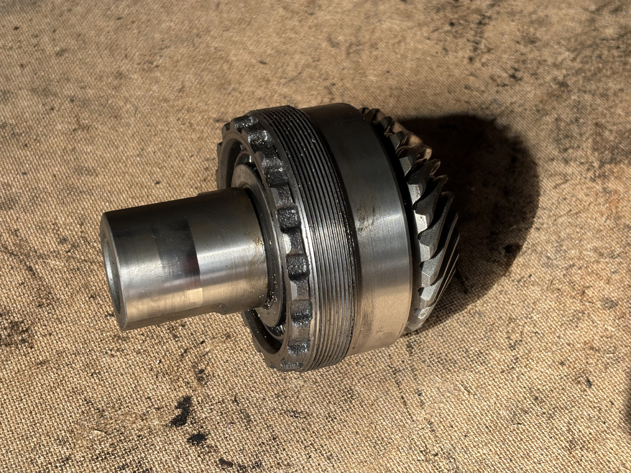 John Deere 6100 6200 L155245 Przekładnia Zębata Łożysko Tuleja L150309 L155245 AL82960 L77774 - Pārnesumkārba un rezerves daļas - Lauksaimniecības tehnika: foto 1 John Deere 6100 6200 L155245 Przekładnia Zębata Łożysko Tuleja L150309 L155245 AL82960 L77774 - Pārnesumkārba un rezerves daļas - Lauksaimniecības tehnika: foto 1