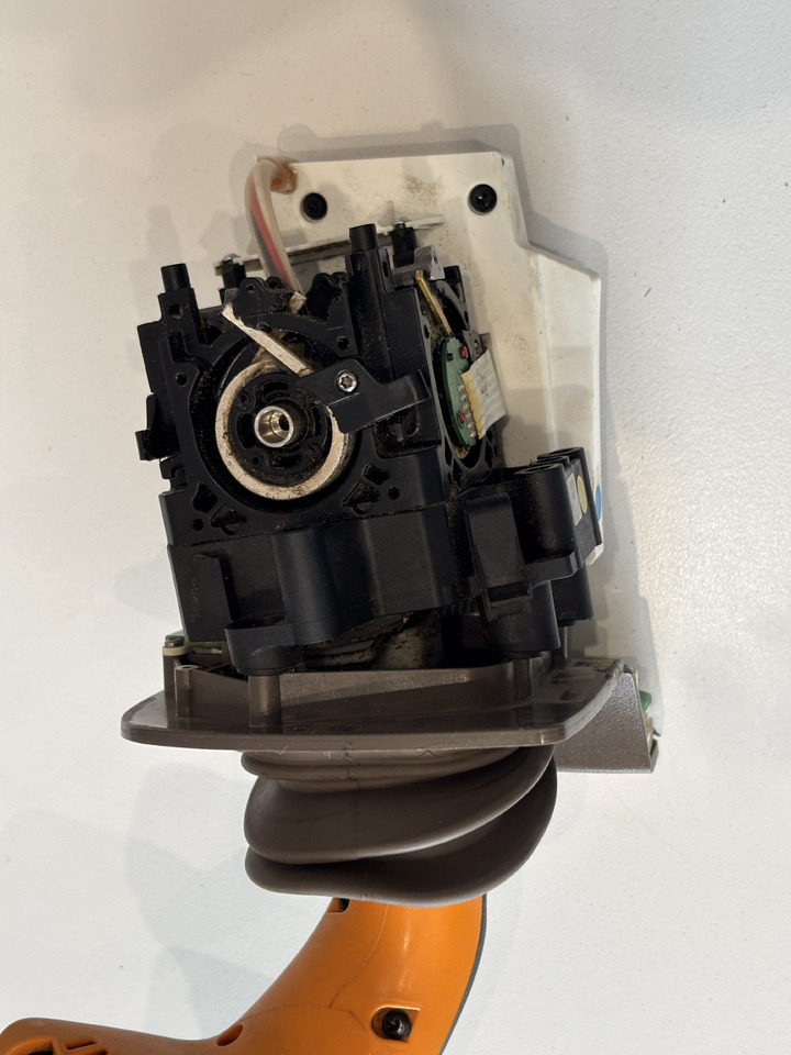 John Deere 6120 6230 6xxx Dżojstik Joystick Sterownik Skrzyni Biegów AL228099 - Elektrosistēma - Lauksaimniecības tehnika: foto 5 John Deere 6120 6230 6xxx Dżojstik Joystick Sterownik Skrzyni Biegów AL228099 - Elektrosistēma - Lauksaimniecības tehnika: foto 5