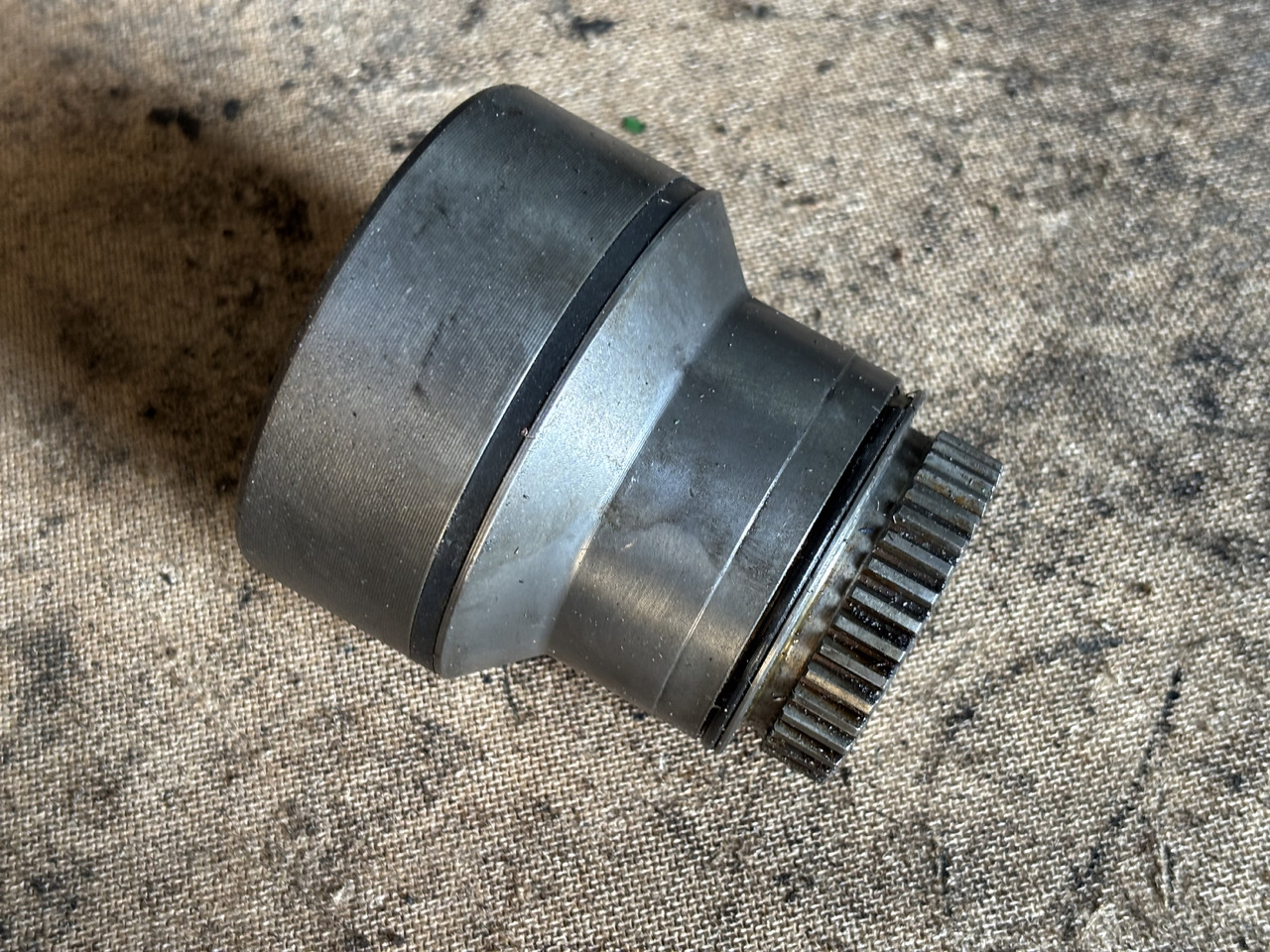 John Deere 6800 6900 7210 7410 7500 Wał Wyjściowy Skrzyni Biegów R121177 RE70427 RE61257 - Pārnesumkārba un rezerves daļas - Lauksaimniecības tehnika: foto 1 John Deere 6800 6900 7210 7410 7500 Wał Wyjściowy Skrzyni Biegów R121177 RE70427 RE61257 - Pārnesumkārba un rezerves daļas - Lauksaimniecības tehnika: foto 1