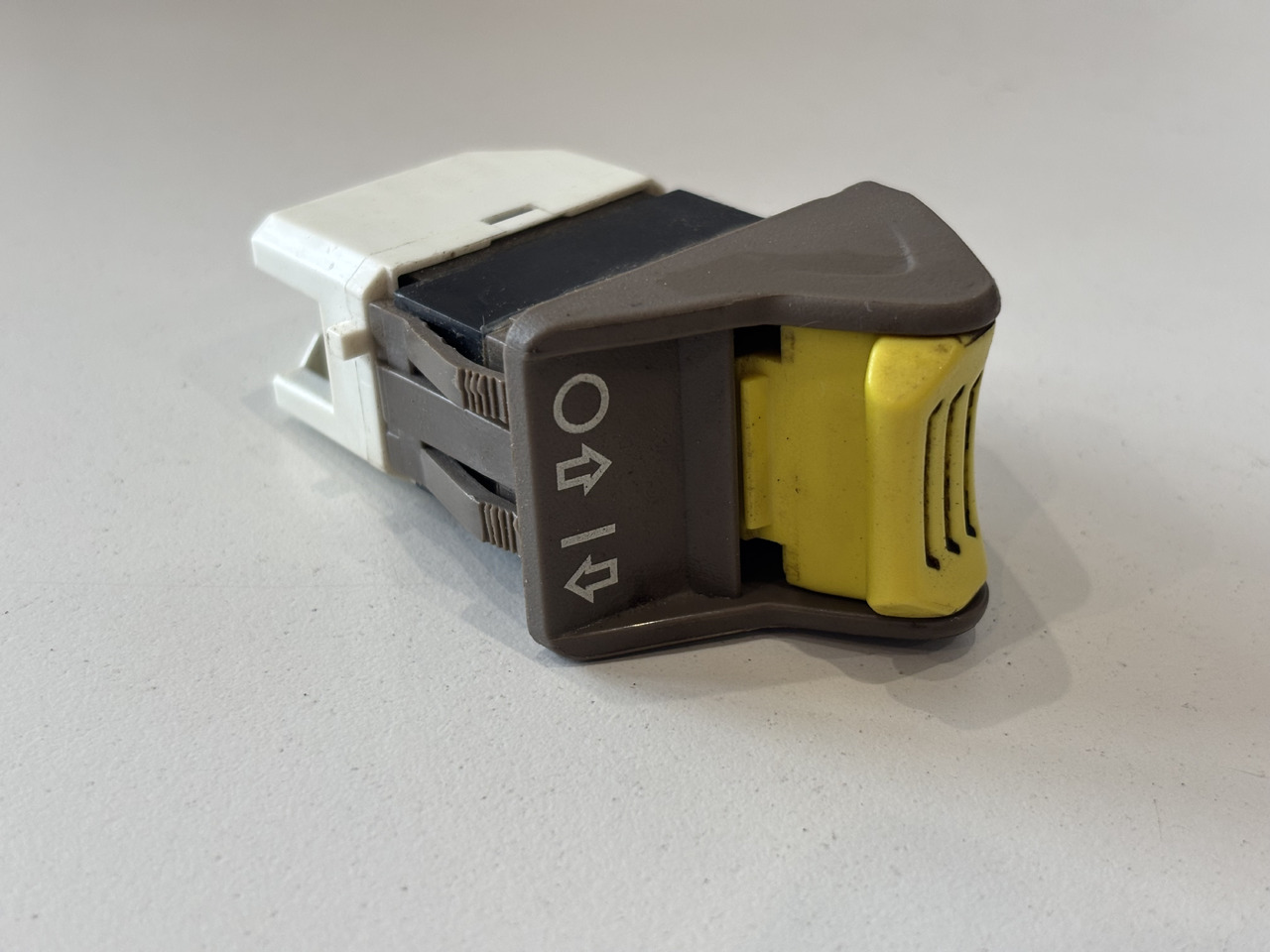 John Deere 6M 6R 6xxx Przełącznik Sterowania tylnym WOM AL218836 - Elektrosistēma - Lauksaimniecības tehnika: foto 2 John Deere 6M 6R 6xxx Przełącznik Sterowania tylnym WOM AL218836 - Elektrosistēma - Lauksaimniecības tehnika: foto 2