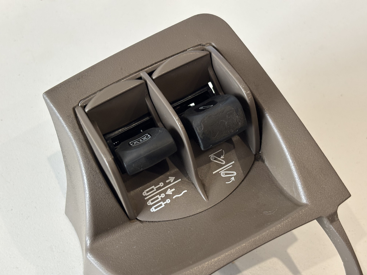 John Deere 6R 6xxx Przycisk Sterownik Kontroler Podnośnika SCV RE588398 - Elektrosistēma - Lauksaimniecības tehnika: foto 2 John Deere 6R 6xxx Przycisk Sterownik Kontroler Podnośnika SCV RE588398 - Elektrosistēma - Lauksaimniecības tehnika: foto 2